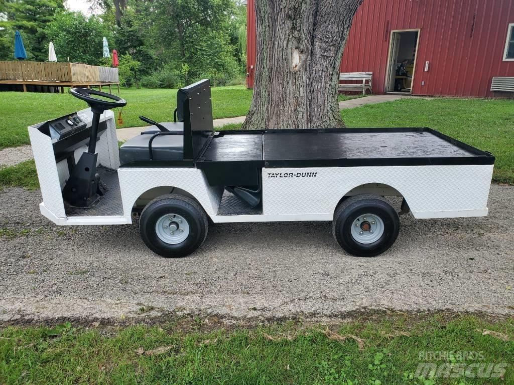 Taylor-Dunn B210 トーイングトラック