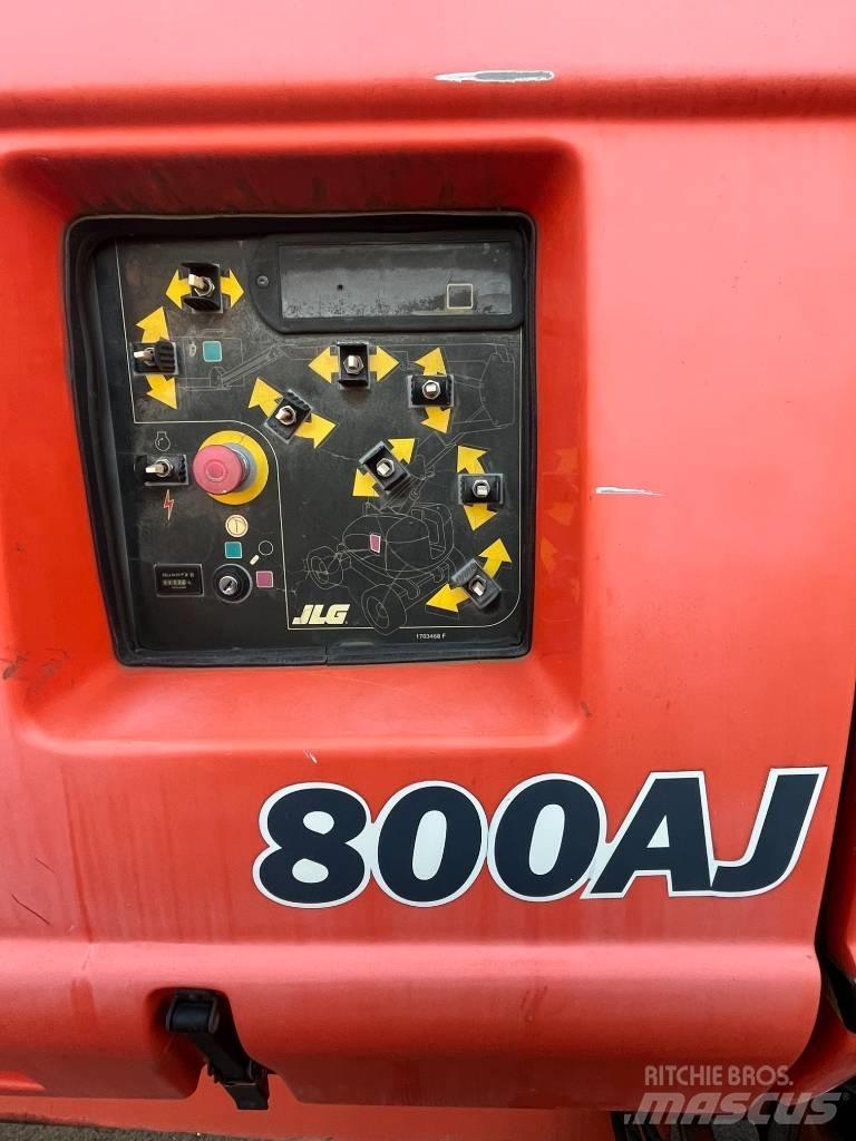 JLG 800 AJ ブームリフト　屈伸型