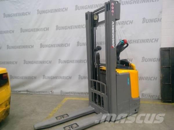 Jungheinrich ERC 212 自走式スタッカー