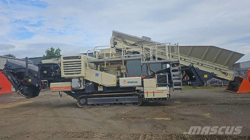 Metso LT 300 HP 自走式クラッシャー