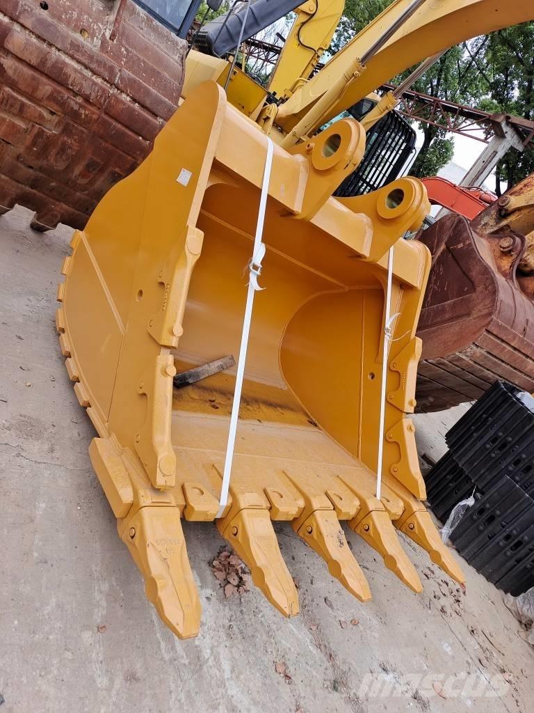 Komatsu PC 200-8N1 大型油圧ショベル12t以上（パワーショベル・ユンボ）