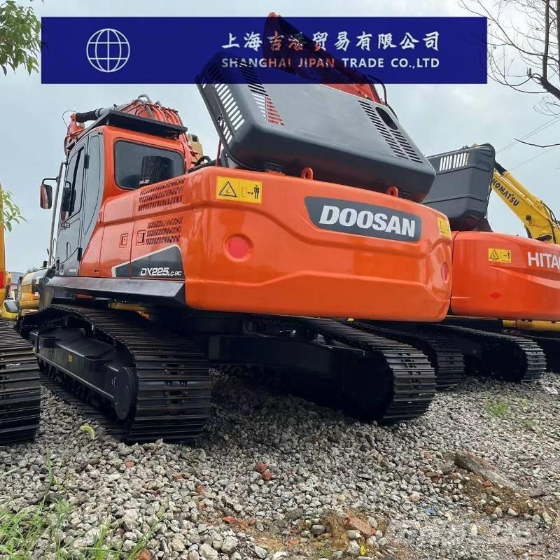 Doosan DX 225 大型油圧ショベル12t以上（パワーショベル・ユンボ）