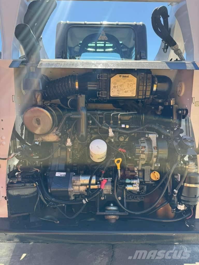 Bobcat T 590 スキッドステアローダー
