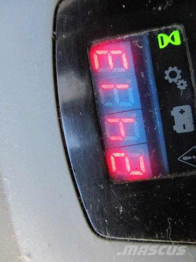 Toyota LPE250 ローリフトとプラットフォーム