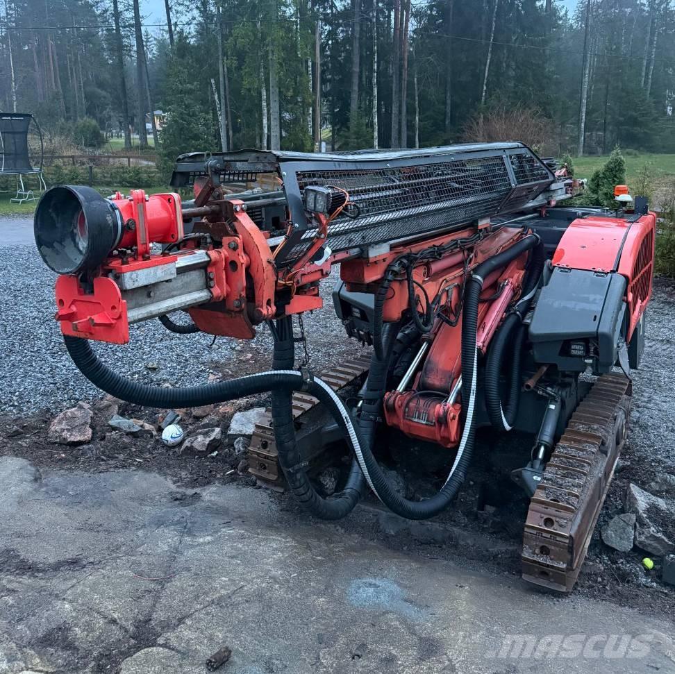Sandvik Dino DC400 サーフェイスドリルリグ