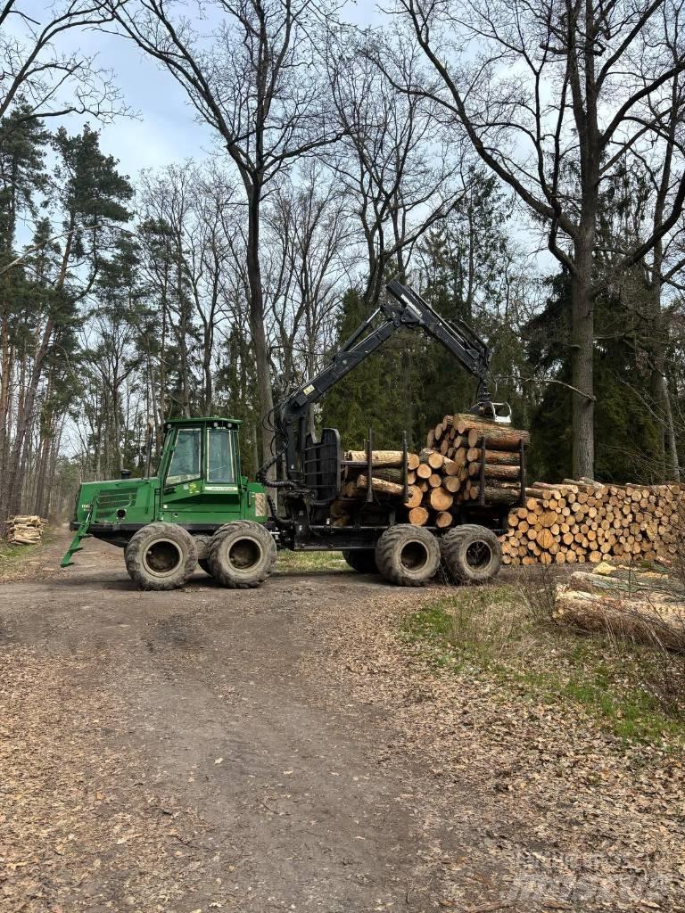 John Deere 1110 D フォワーダー