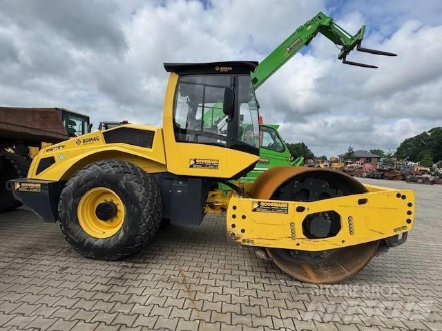 Bomag BW 213 D -5 振動ローラ