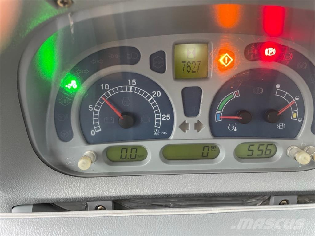 New Holland T7050 トラクター