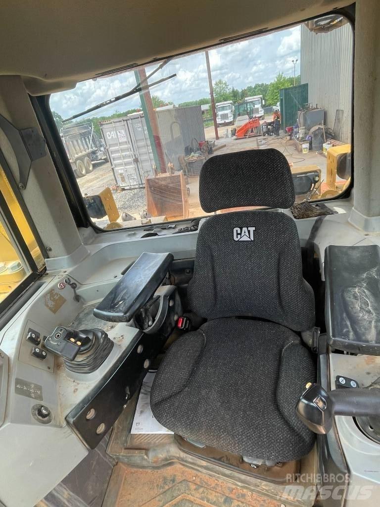 CAT D 8 T ブルドーザー