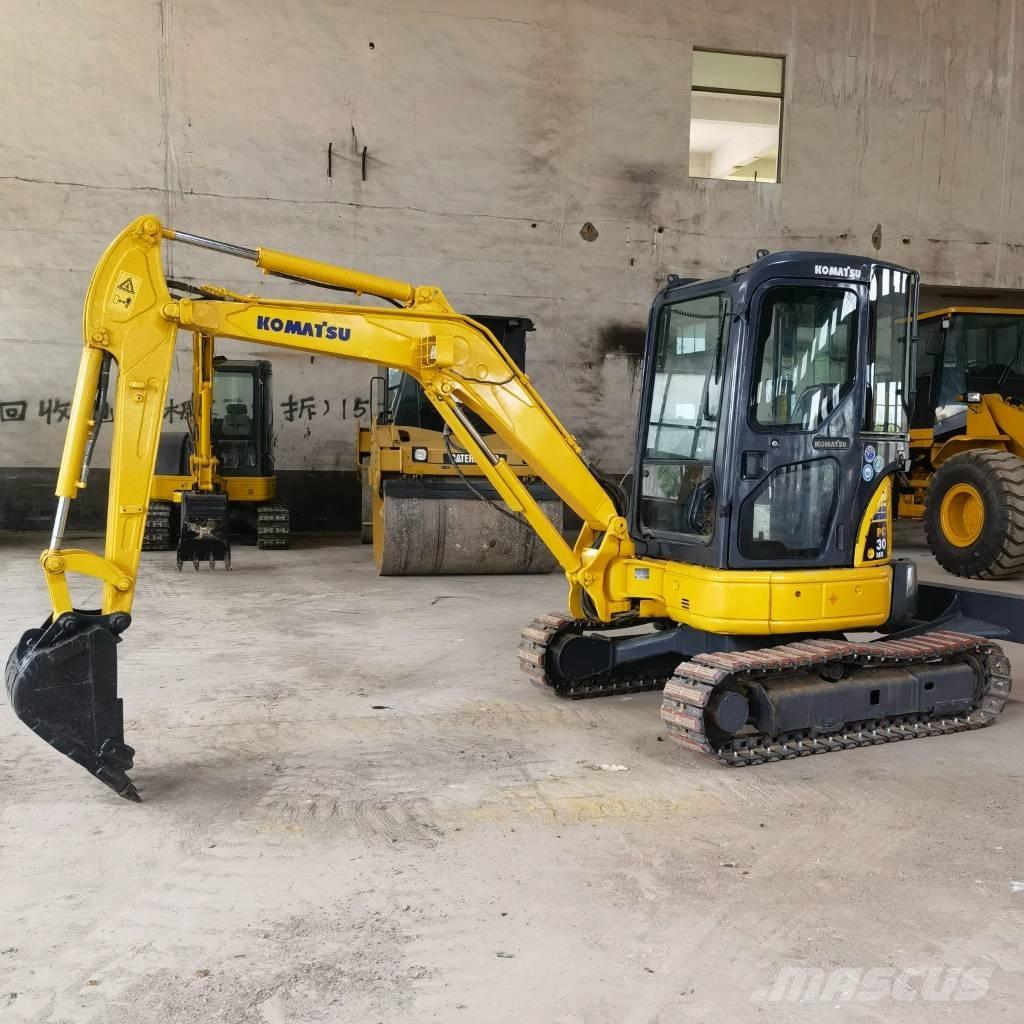 Komatsu PC 30 ミニ油圧ショベル 7t以下（ミニユンボ・ミニディガー）