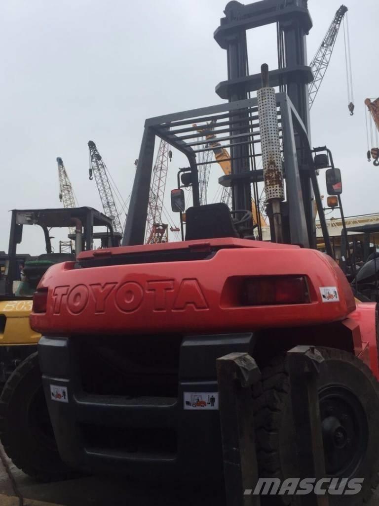 Toyota 8 Ton ディーゼル・軽油