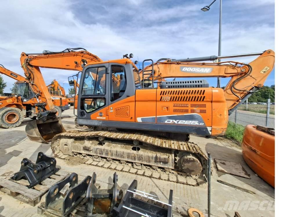 Doosan DX 225 LC-5 大型油圧ショベル12t以上（パワーショベル・ユンボ）