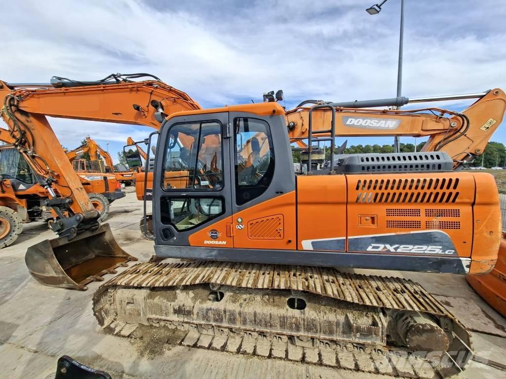 Doosan DX 225 LC-5 大型油圧ショベル12t以上（パワーショベル・ユンボ）