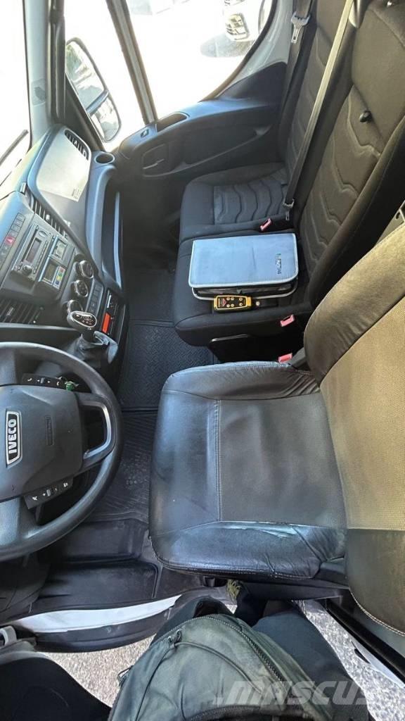 Iveco 70C 17 パネルバン