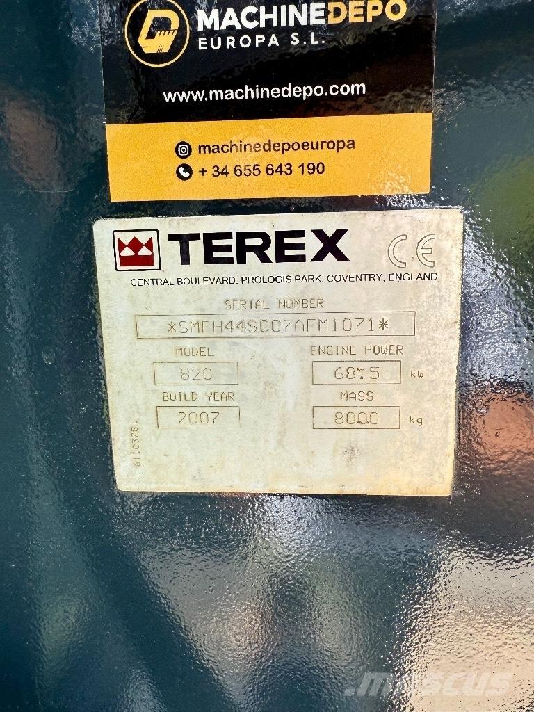 Terex 820 バックホーローダー