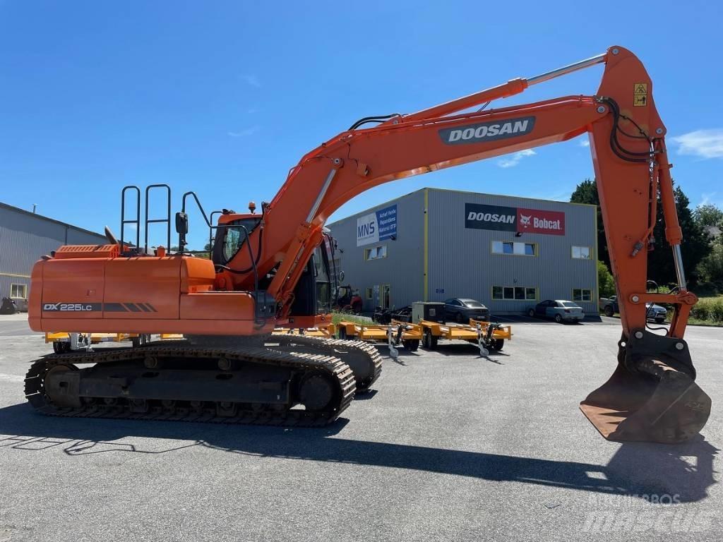 Doosan DX 225 LC-3 大型油圧ショベル12t以上（パワーショベル・ユンボ）