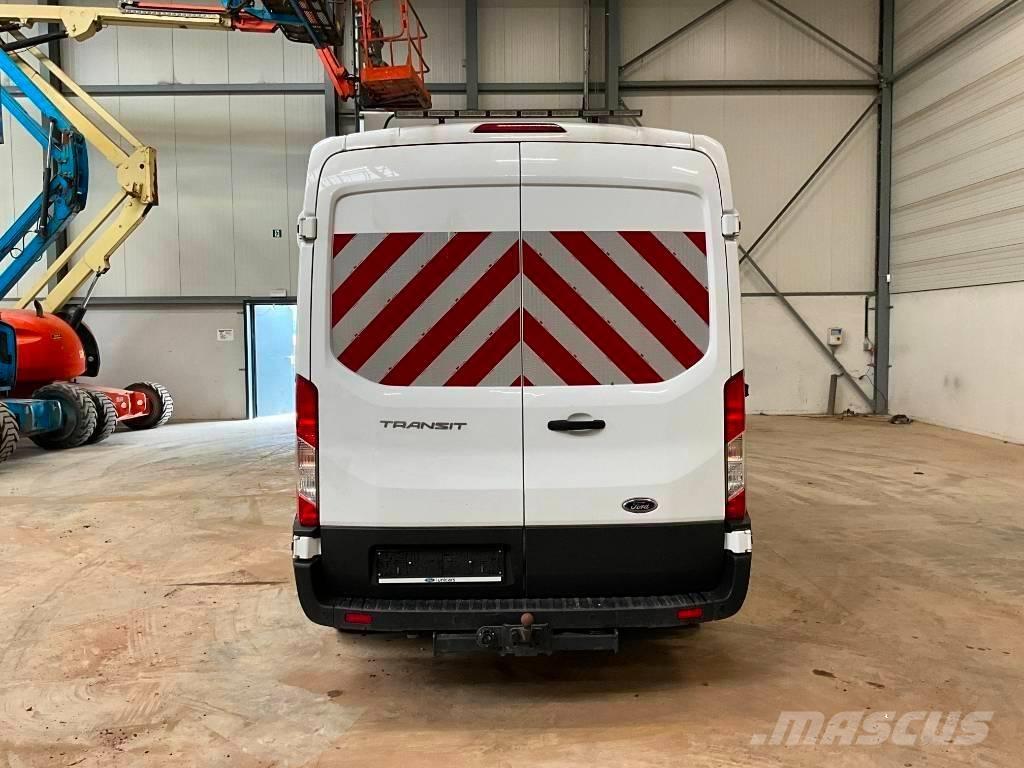Ford transit パネルバン