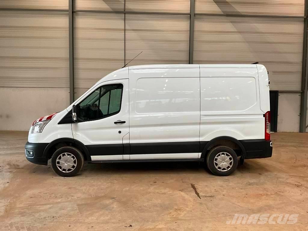 Ford transit パネルバン