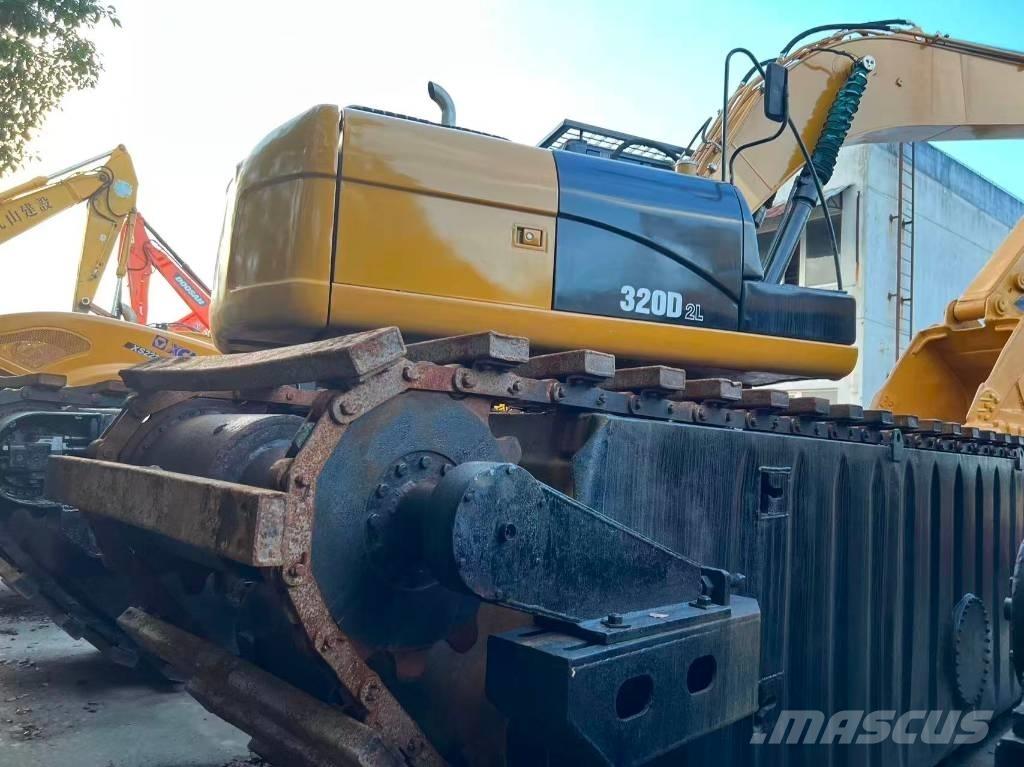 CAT 320 D2 水陸両用油圧ショベル、ユンボ