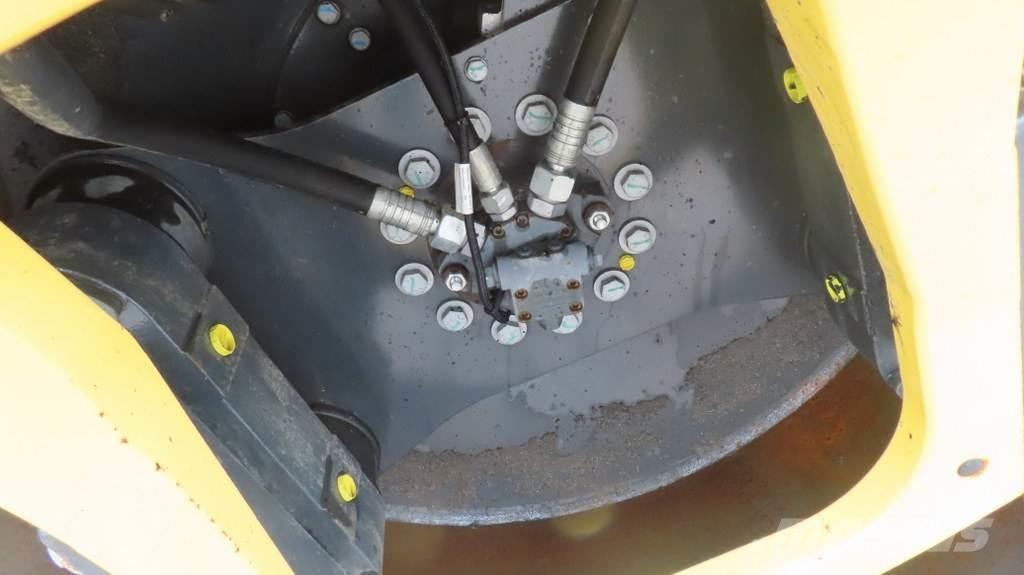 Bomag BW151 AD-5 タンデムローラ