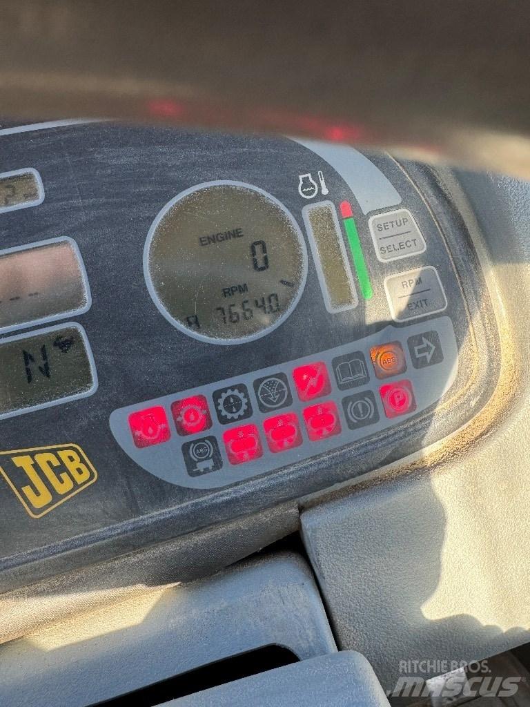 JCB Fastrac 3185 トラクター
