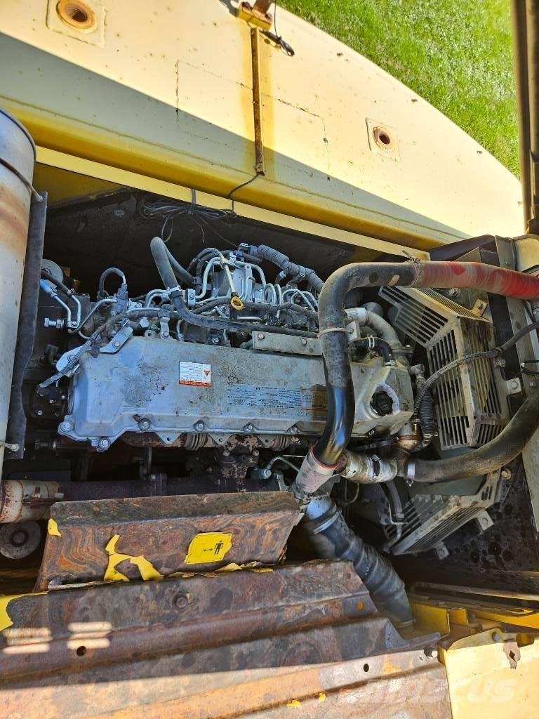 New Holland E 385 B 大型油圧ショベル12t以上（パワーショベル・ユンボ）