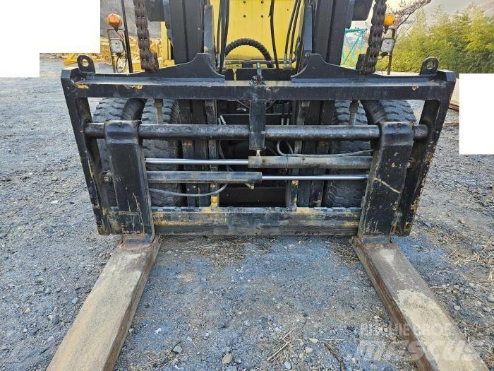 Komatsu FD 150 リーチフォークリフト