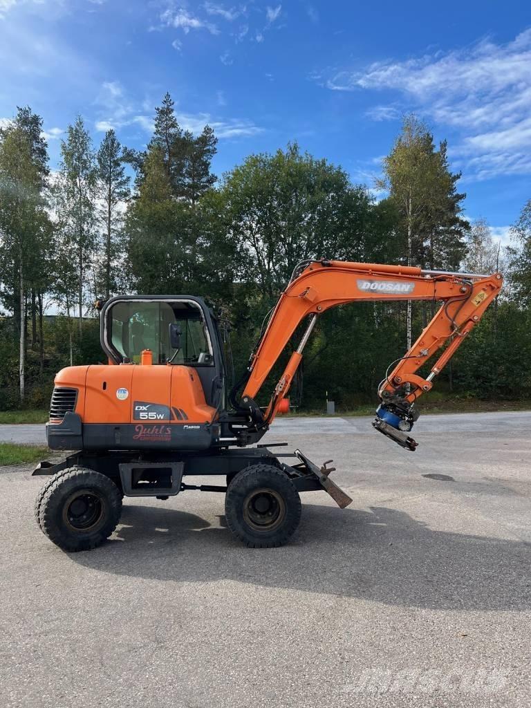 Doosan DX 55 ミニ油圧ショベル 7t以下（ミニユンボ・ミニディガー）