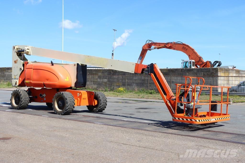JLG 800AJ ブームリフト　屈伸型