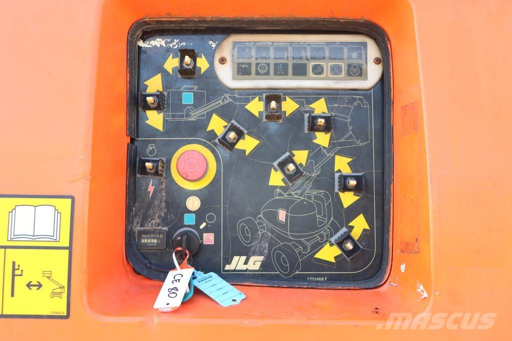 JLG 800AJ ブームリフト　屈伸型