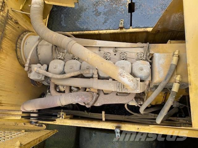 CAT PS 300 タイヤローラ