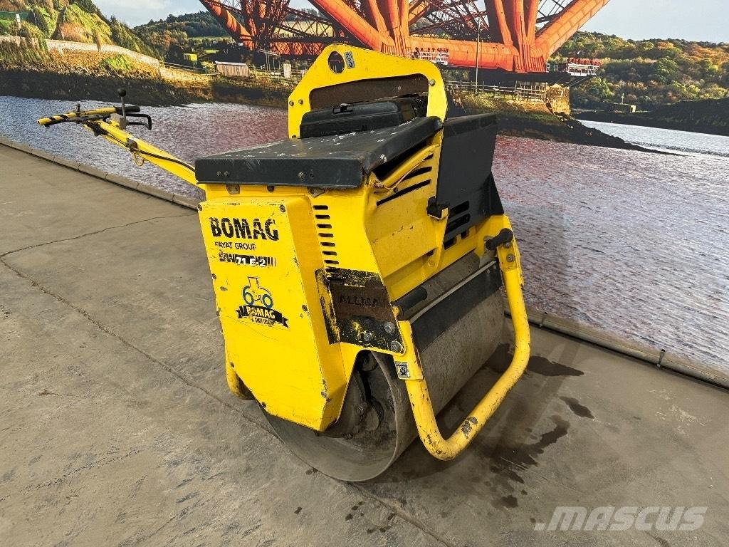 Bomag BW 71 E-2 振動ローラ