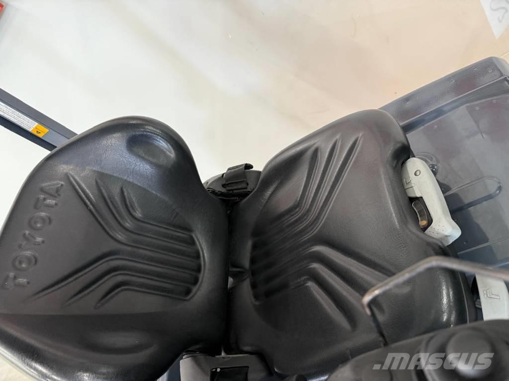 Toyota 11032 - 8FBM16T バッテリーフォークリフト