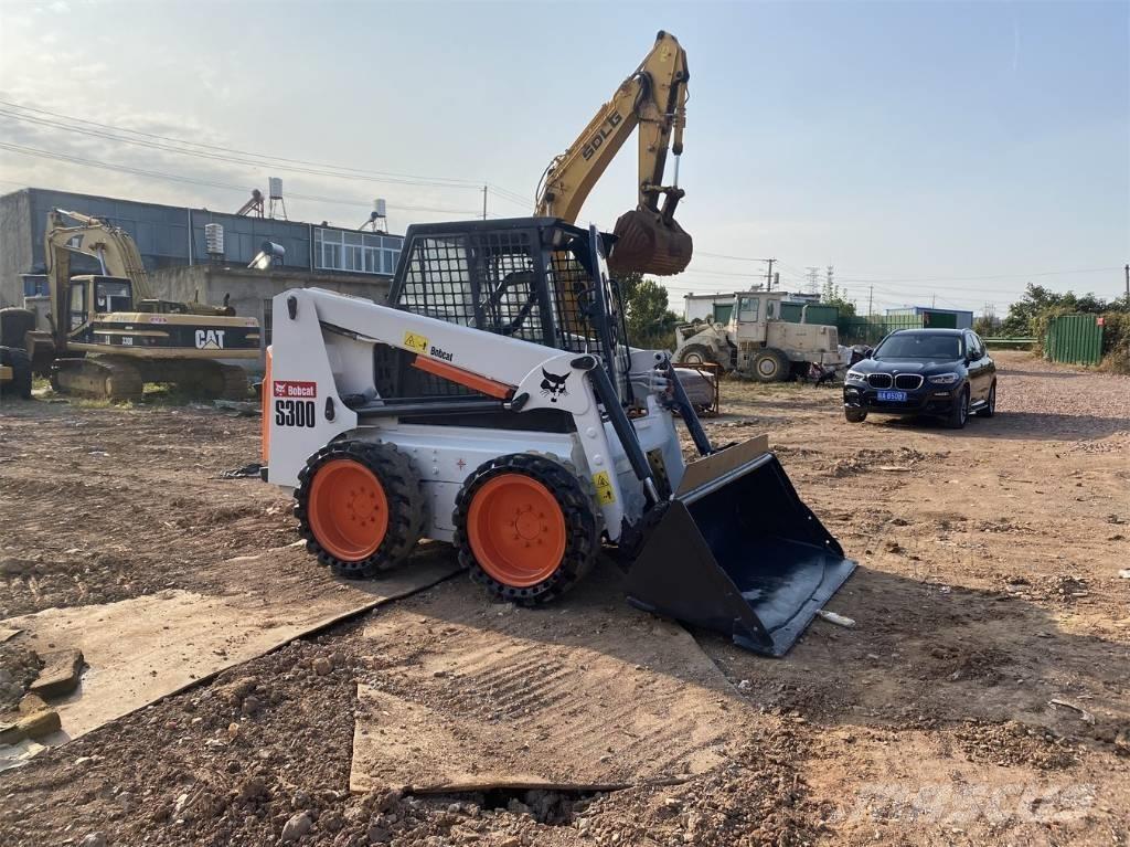 Bobcat S 300 スキッドステアローダー
