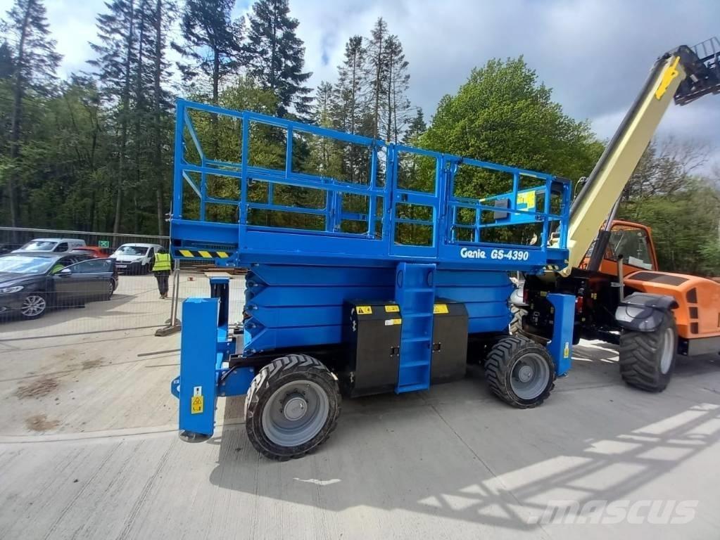 Genie GS 4390 RT シザースリフト