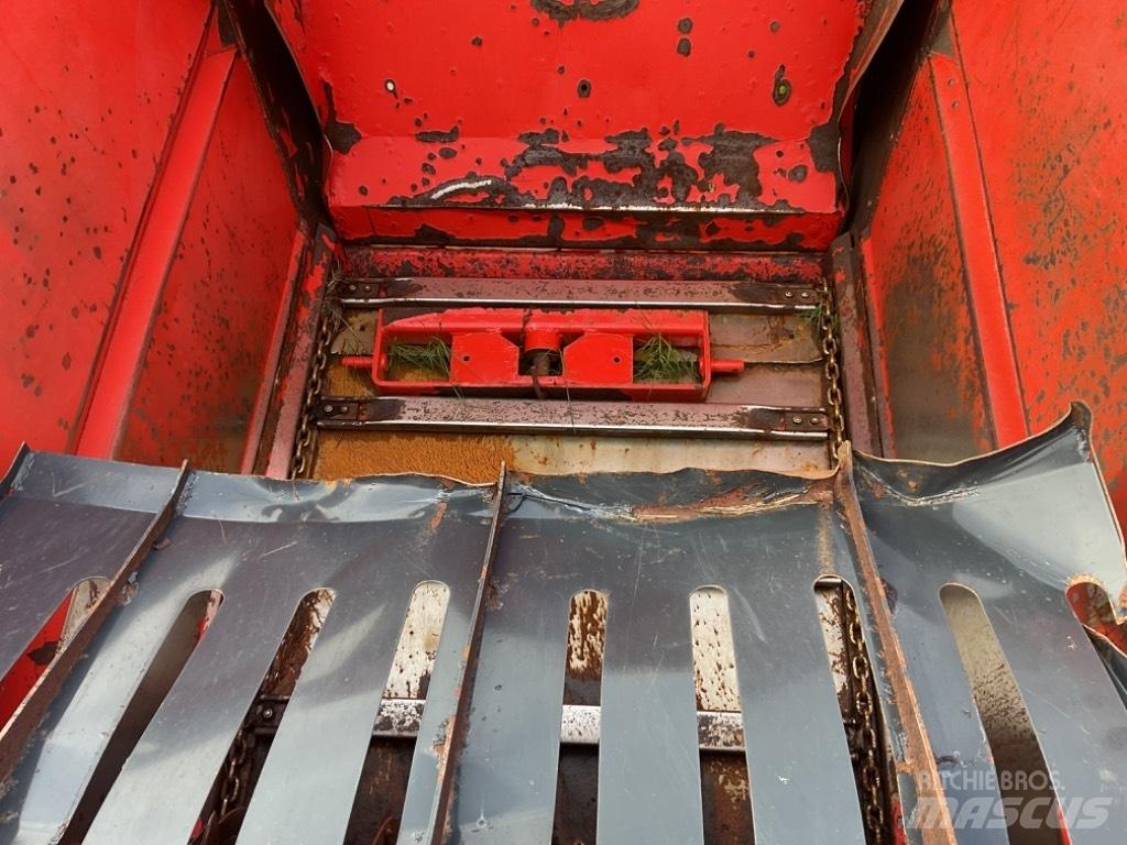 Kuhn Primor 3570 M サイロアンローダー