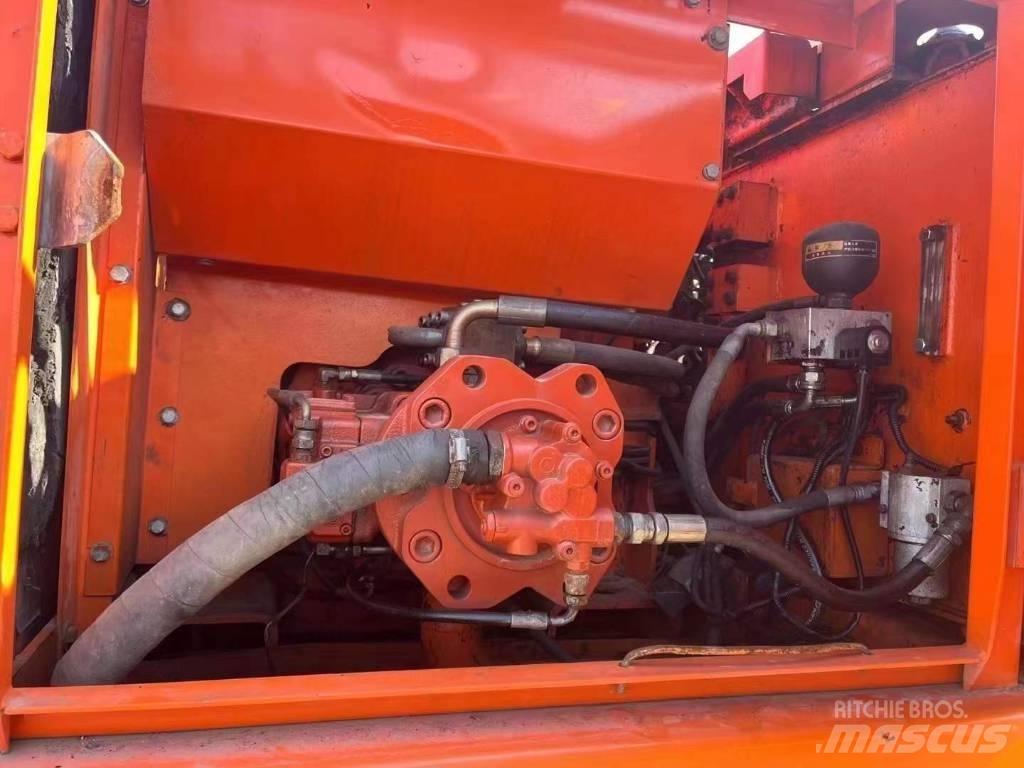 Doosan DH 220 LC-7 大型油圧ショベル12t以上（パワーショベル・ユンボ）