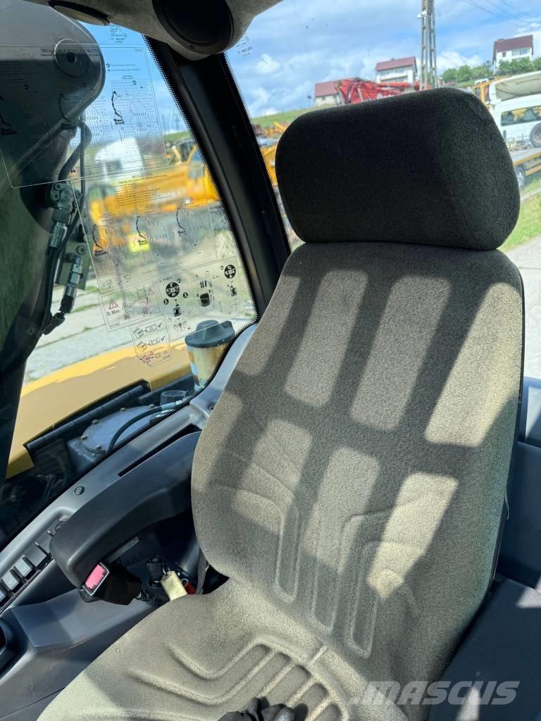 Mecalac 8 MCR 中型油圧ショベル 7ｔ-12ｔ（ユンボ・パワーショベル・バックホー）