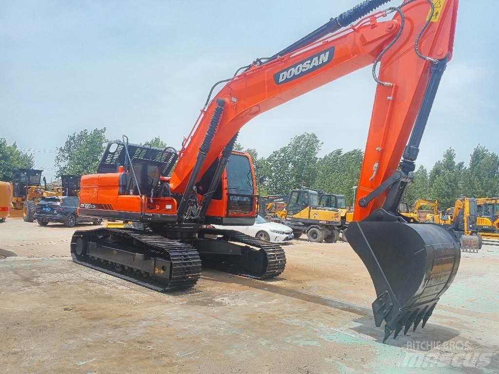 Doosan DX 225 LCA 大型油圧ショベル12t以上（パワーショベル・ユンボ）