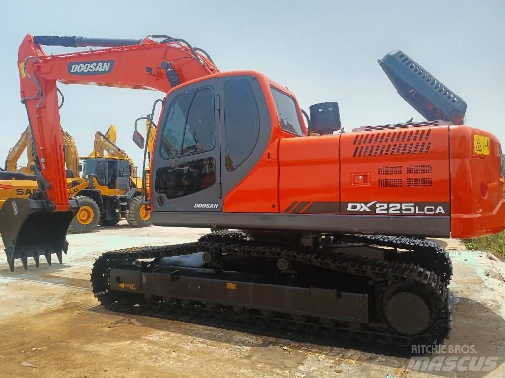 Doosan DX 225 LCA 大型油圧ショベル12t以上（パワーショベル・ユンボ）