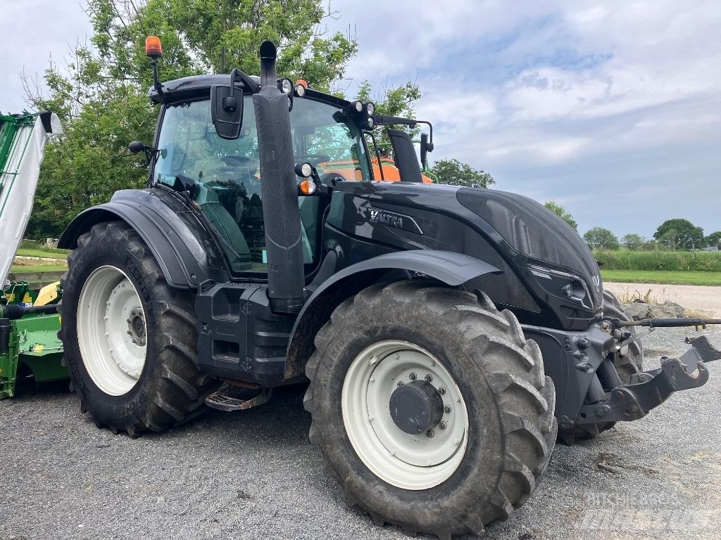 Valtra T 154 V トラクター