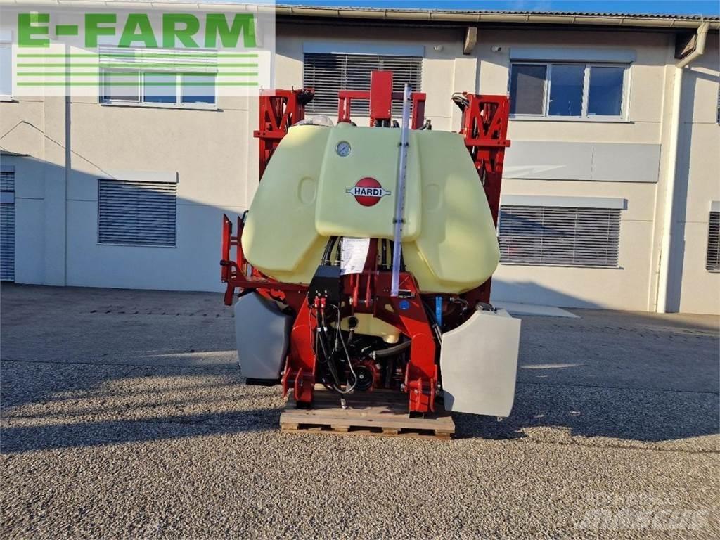 Hardi Mega 12 牽引型スプレイヤー
