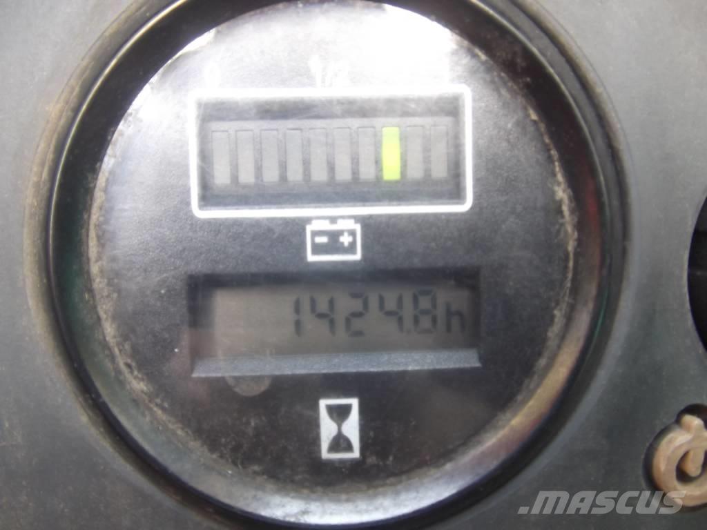 Linde L 12 V-2336 自走式スタッカー