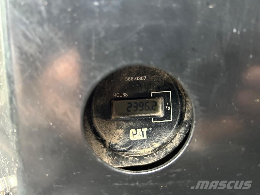 CAT 303.5 E CR ミニ油圧ショベル 7t以下（ミニユンボ・ミニディガー）