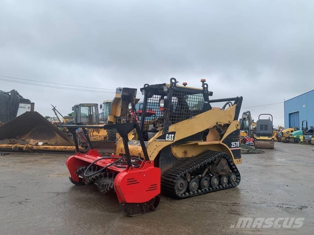 CAT 257 B スキッドステアローダー