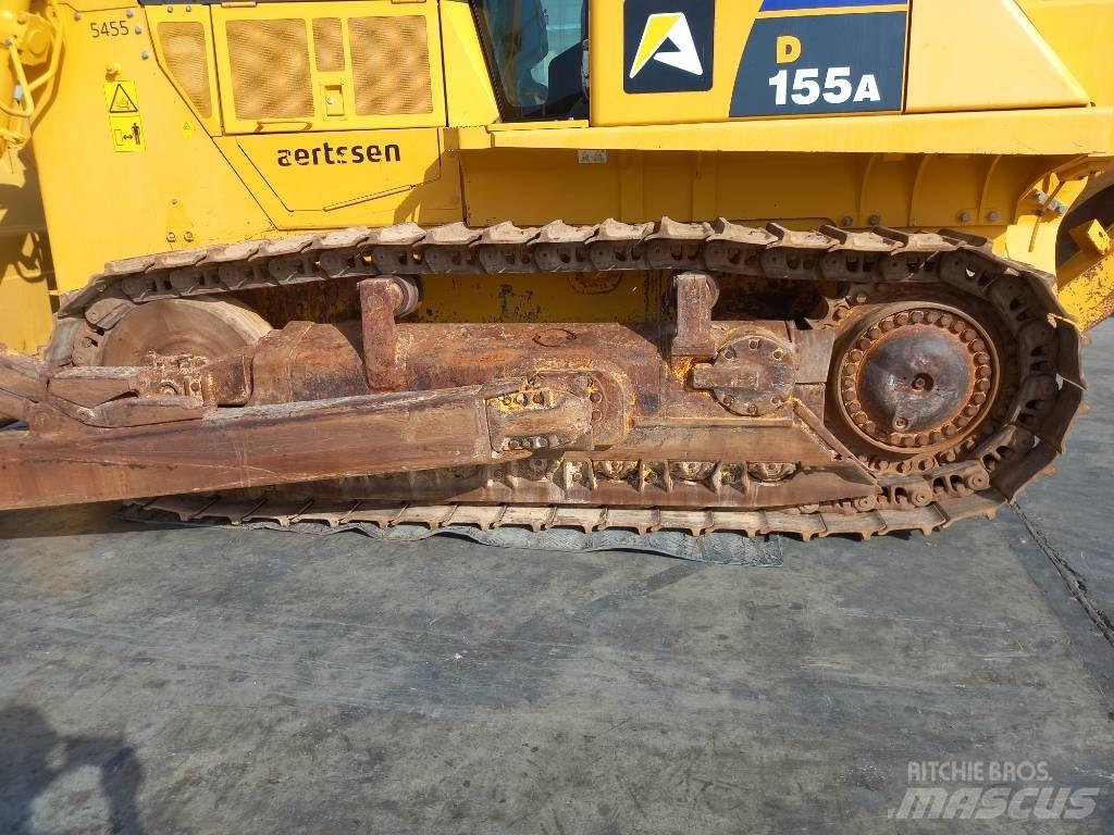 Komatsu D155A-6R ブルドーザー
