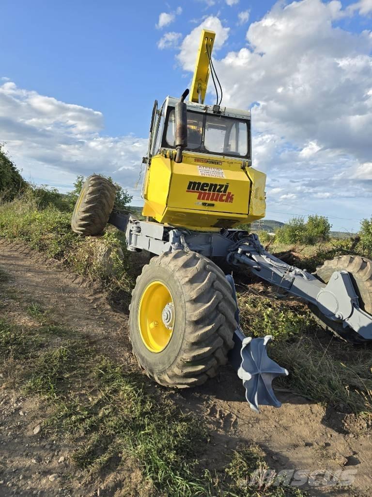 Menzi Muck A71 ホイール式油圧ショベル（パワーショベル・ユンボ・バックホー）