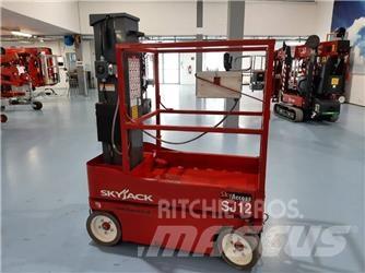 SkyJack SJ 12 垂直昇降型リフト