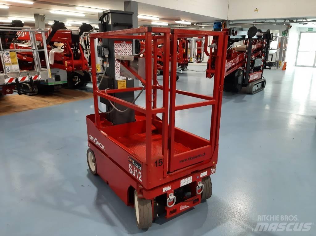SkyJack SJ 12 垂直昇降型リフト