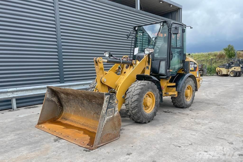 CAT 907M ホイールローダー・タイヤショベル